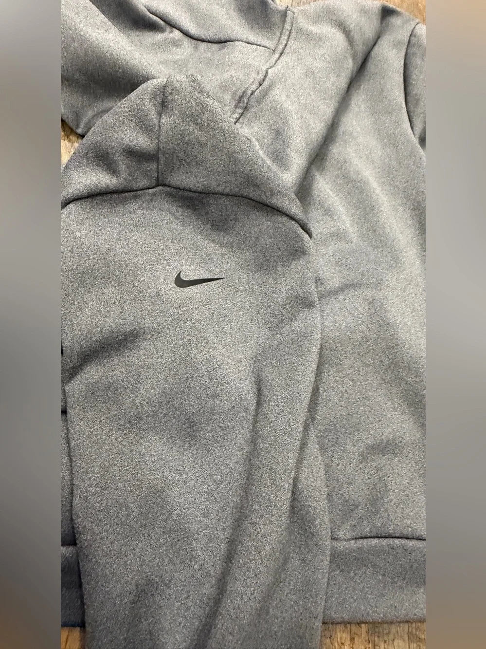 Nike Hoodie Sweatshirt Women’s Size Large Gray Fleece Pullover Side Pockets Logo